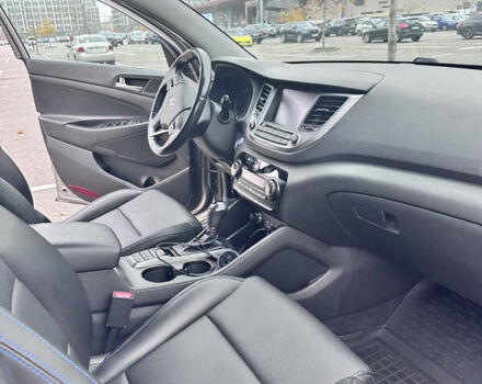 Бежевый Хендай Туксон, объемом двигателя 2 л и пробегом 101 тыс. км за 20700 $, фото 12 на Automoto.ua