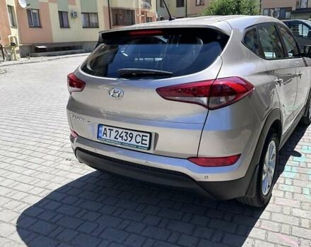 Бежевый Хендай Туксон, объемом двигателя 2 л и пробегом 95 тыс. км за 18000 $, фото 4 на Automoto.ua