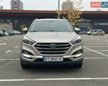Бежевый Хендай Туксон, объемом двигателя 2 л и пробегом 101 тыс. км за 20700 $, фото 4 на Automoto.ua