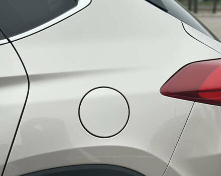 Бежевый Хендай Туксон, объемом двигателя 2 л и пробегом 101 тыс. км за 20700 $, фото 23 на Automoto.ua