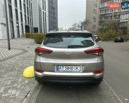 Бежевый Хендай Туксон, объемом двигателя 2 л и пробегом 101 тыс. км за 20700 $, фото 9 на Automoto.ua