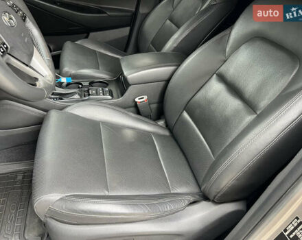 Бежевий Хендай Туксон, об'ємом двигуна 2 л та пробігом 125 тис. км за 19999 $, фото 15 на Automoto.ua