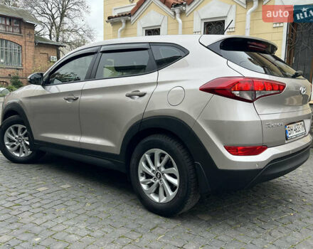 Бежевый Хендай Туксон, объемом двигателя 2 л и пробегом 50 тыс. км за 19500 $, фото 3 на Automoto.ua
