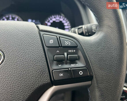 Бежевый Хендай Туксон, объемом двигателя 2 л и пробегом 50 тыс. км за 19500 $, фото 15 на Automoto.ua