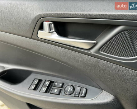 Бежевый Хендай Туксон, объемом двигателя 2 л и пробегом 125 тыс. км за 19999 $, фото 25 на Automoto.ua