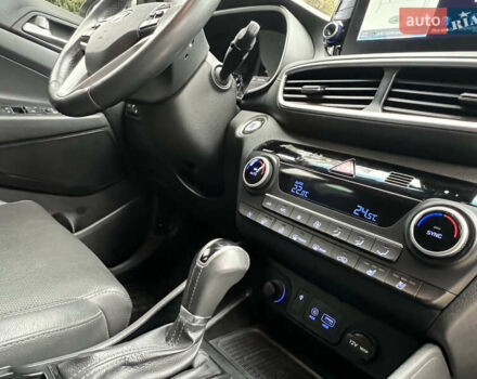 Бежевий Хендай Туксон, об'ємом двигуна 2 л та пробігом 125 тис. км за 19999 $, фото 46 на Automoto.ua