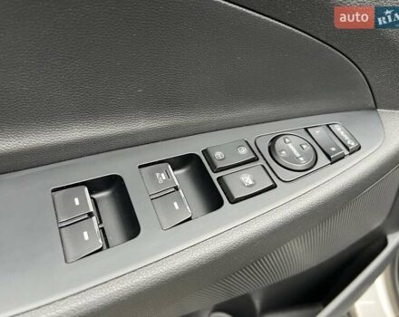 Бежевий Хендай Туксон, об'ємом двигуна 2 л та пробігом 50 тис. км за 19700 $, фото 27 на Automoto.ua