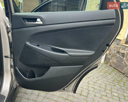 Бежевый Хендай Туксон, объемом двигателя 2 л и пробегом 50 тыс. км за 19500 $, фото 35 на Automoto.ua