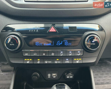 Бежевый Хендай Туксон, объемом двигателя 2 л и пробегом 50 тыс. км за 19500 $, фото 18 на Automoto.ua