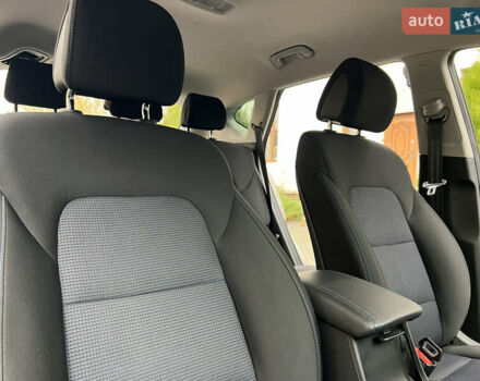 Бежевый Хендай Туксон, объемом двигателя 2 л и пробегом 50 тыс. км за 19500 $, фото 25 на Automoto.ua