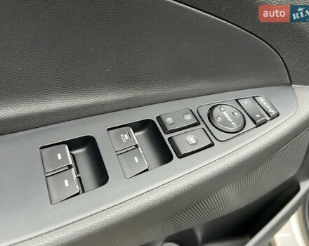 Бежевый Хендай Туксон, объемом двигателя 2 л и пробегом 50 тыс. км за 19500 $, фото 27 на Automoto.ua