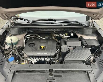 Бежевий Хендай Туксон, об'ємом двигуна 2 л та пробігом 50 тис. км за 19700 $, фото 9 на Automoto.ua