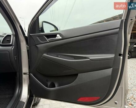 Бежевый Хендай Туксон, объемом двигателя 2 л и пробегом 92 тыс. км за 20900 $, фото 56 на Automoto.ua