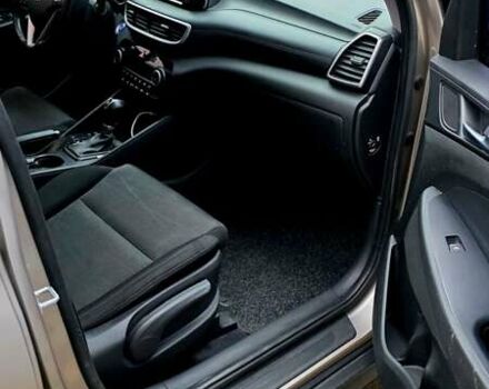 Бежевый Хендай Туксон, объемом двигателя 2 л и пробегом 124 тыс. км за 20600 $, фото 4 на Automoto.ua