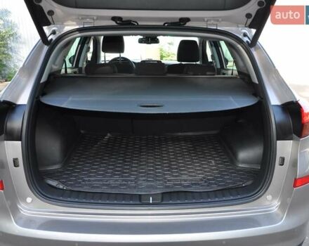 Бежевый Хендай Туксон, объемом двигателя 2 л и пробегом 58 тыс. км за 25000 $, фото 5 на Automoto.ua