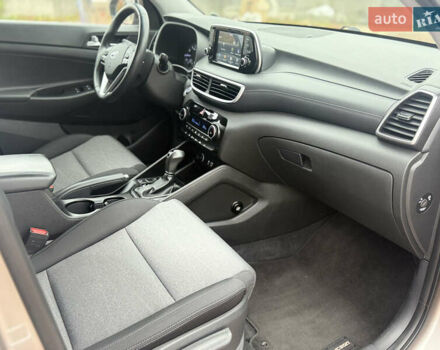 Бежевий Хендай Туксон, об'ємом двигуна 2 л та пробігом 106 тис. км за 20900 $, фото 6 на Automoto.ua