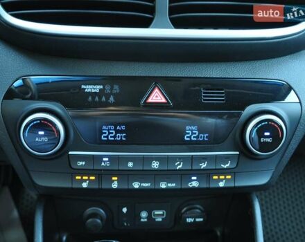 Бежевый Хендай Туксон, объемом двигателя 2 л и пробегом 58 тыс. км за 25000 $, фото 39 на Automoto.ua