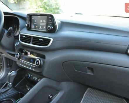 Бежевый Хендай Туксон, объемом двигателя 2 л и пробегом 58 тыс. км за 25000 $, фото 21 на Automoto.ua