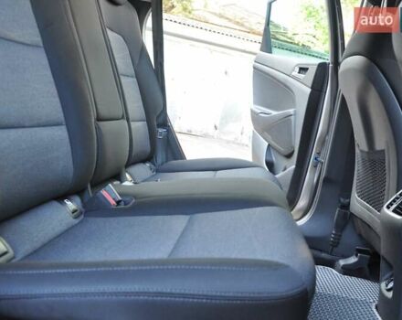 Бежевый Хендай Туксон, объемом двигателя 2 л и пробегом 58 тыс. км за 25000 $, фото 20 на Automoto.ua