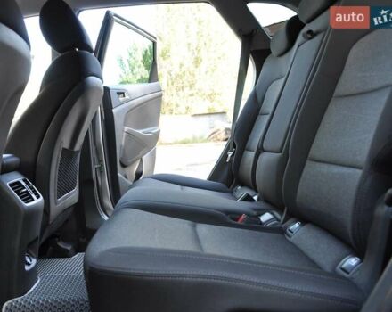 Бежевый Хендай Туксон, объемом двигателя 2 л и пробегом 58 тыс. км за 25000 $, фото 19 на Automoto.ua