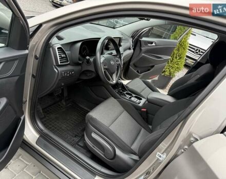 Бежевый Хендай Туксон, объемом двигателя 2 л и пробегом 92 тыс. км за 20900 $, фото 32 на Automoto.ua