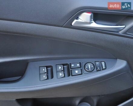 Бежевый Хендай Туксон, объемом двигателя 2 л и пробегом 58 тыс. км за 25000 $, фото 26 на Automoto.ua