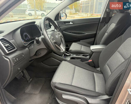 Бежевий Хендай Туксон, об'ємом двигуна 2 л та пробігом 106 тис. км за 20900 $, фото 11 на Automoto.ua