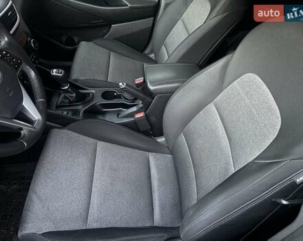 Бежевый Хендай Туксон, объемом двигателя 2 л и пробегом 36 тыс. км за 19400 $, фото 12 на Automoto.ua