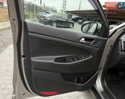 Бежевый Хендай Туксон, объемом двигателя 2 л и пробегом 92 тыс. км за 20900 $, фото 58 на Automoto.ua