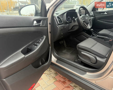 Бежевий Хендай Туксон, об'ємом двигуна 2 л та пробігом 106 тис. км за 20900 $, фото 12 на Automoto.ua