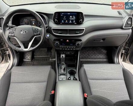 Бежевый Хендай Туксон, объемом двигателя 2 л и пробегом 92 тыс. км за 20900 $, фото 31 на Automoto.ua