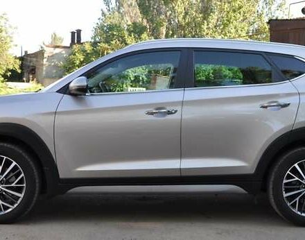 Бежевый Хендай Туксон, объемом двигателя 2 л и пробегом 58 тыс. км за 25000 $, фото 2 на Automoto.ua
