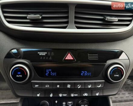 Бежевый Хендай Туксон, объемом двигателя 2 л и пробегом 92 тыс. км за 20900 $, фото 46 на Automoto.ua