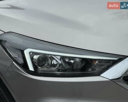 Бежевый Хендай Туксон, объемом двигателя 2 л и пробегом 92 тыс. км за 20900 $, фото 24 на Automoto.ua