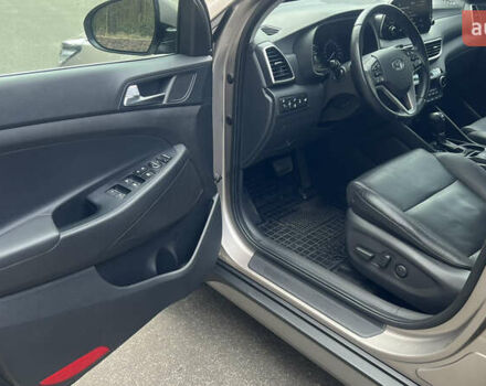 Бежевый Хендай Туксон, объемом двигателя 2 л и пробегом 98 тыс. км за 26700 $, фото 22 на Automoto.ua