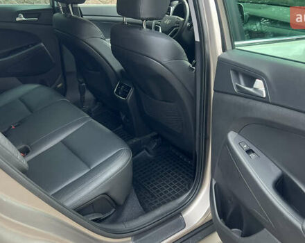 Бежевый Хендай Туксон, объемом двигателя 2 л и пробегом 98 тыс. км за 26700 $, фото 27 на Automoto.ua