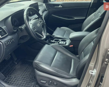 Бежевый Хендай Туксон, объемом двигателя 2 л и пробегом 98 тыс. км за 26700 $, фото 23 на Automoto.ua