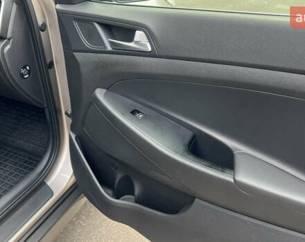 Бежевый Хендай Туксон, объемом двигателя 2 л и пробегом 98 тыс. км за 26700 $, фото 32 на Automoto.ua