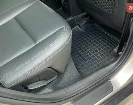 Бежевый Хендай Туксон, объемом двигателя 2 л и пробегом 98 тыс. км за 26700 $, фото 29 на Automoto.ua