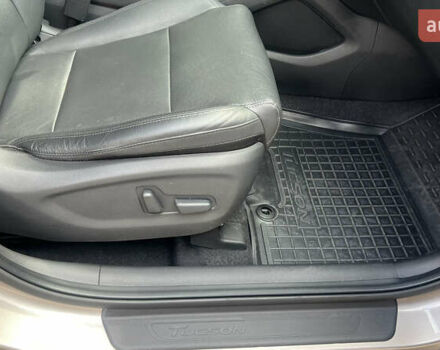 Бежевый Хендай Туксон, объемом двигателя 2 л и пробегом 98 тыс. км за 26700 $, фото 35 на Automoto.ua