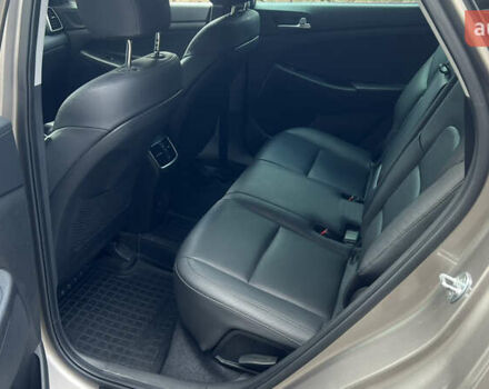 Бежевый Хендай Туксон, объемом двигателя 2 л и пробегом 98 тыс. км за 26700 $, фото 25 на Automoto.ua