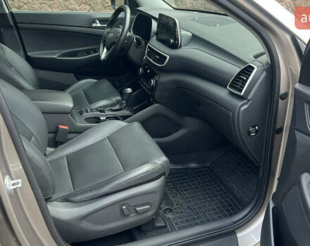 Бежевый Хендай Туксон, объемом двигателя 2 л и пробегом 98 тыс. км за 26700 $, фото 31 на Automoto.ua