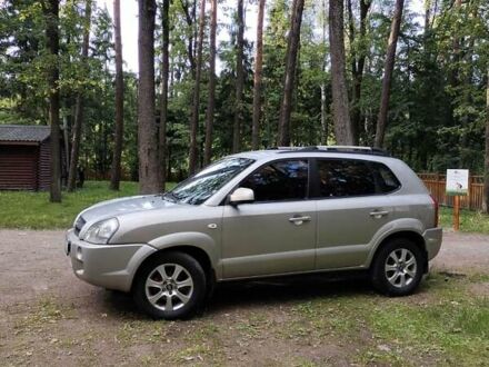 Хендай Туксон 2004 у Житомирі на Automoto.ua Бежевий Хендай Туксон, об'ємом двигуна 2 л та пробігом 233 тис. км за 6000 $, фото 1 на Automoto.ua
