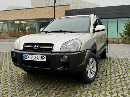 Бежевый Хендай Туксон, объемом двигателя 1.98 л и пробегом 248 тыс. км за 7500 $, фото 1 на Automoto.ua