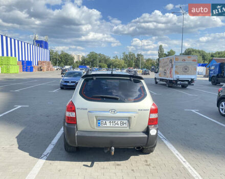 Бежевый Хендай Туксон, объемом двигателя 1.98 л и пробегом 275 тыс. км за 7000 $, фото 1 на Automoto.ua