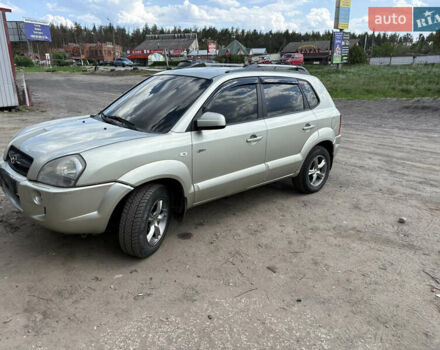 Бежевый Хендай Туксон, объемом двигателя 2 л и пробегом 190 тыс. км за 5000 $, фото 1 на Automoto.ua