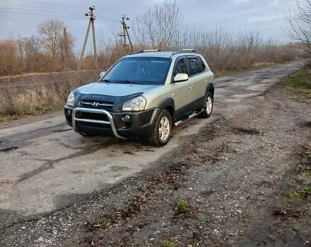 Бежевий Хендай Туксон, об'ємом двигуна 2 л та пробігом 310 тис. км за 8000 $, фото 1 на Automoto.ua