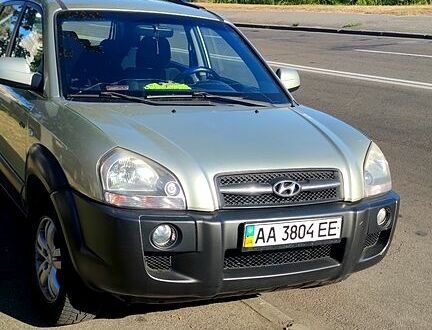 Бежевый Хендай Туксон, объемом двигателя 2 л и пробегом 285 тыс. км за 7300 $, фото 1 на Automoto.ua