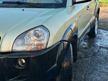 Хендай Туксон 2008 у Дніпро (Дніпропетровську) на Automoto.ua Бежевий Хендай Туксон, об'ємом двигуна 2 л та пробігом 257 тис. км за 8599 $, фото 1 на Automoto.ua