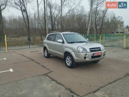 Бежевый Хендай Туксон, объемом двигателя 1.98 л и пробегом 191 тыс. км за 8950 $, фото 1 на Automoto.ua